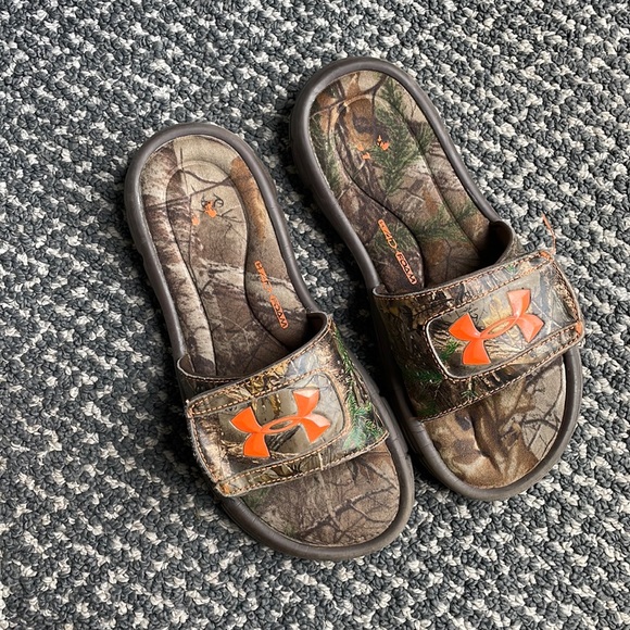 Under Armour Other - Camo Under Armour Slides youth size 4